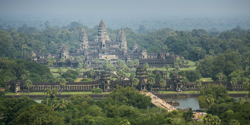 Angkor wats surroundings