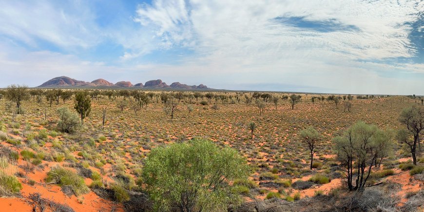 The surroundings of Uluru and Kata Tjuta